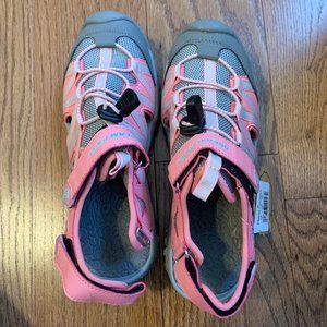 BRAND NEW: DREAM PAIRS Boys/Girls Closed-Toe Outdoor Summer Sandal